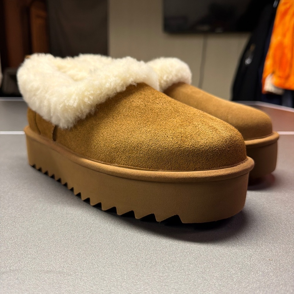 UGG Tazzelle Chestnut Platform Slipper‎ Women's US sizes 9 (NEW With Defects)